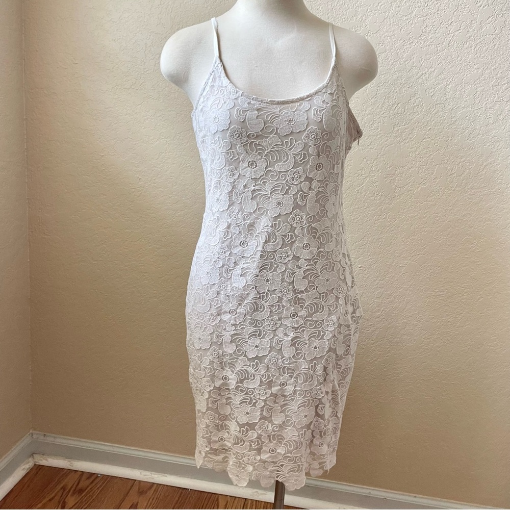 Off-White Lace Spaghetti Strap Dress 
En-Crème